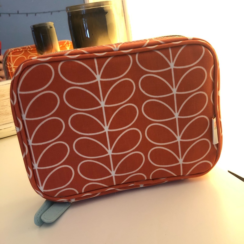 Gorgeous travel bag!